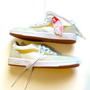 NWT - Vans unisex suede leather sneakers (women sz 6.5, men’s sz 5)